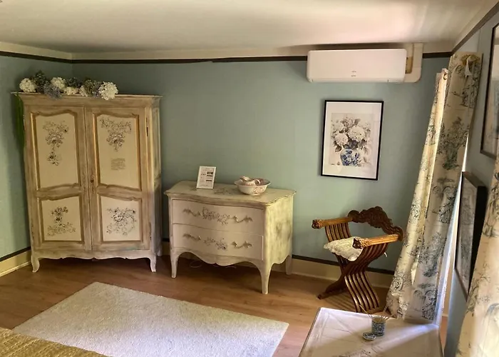 Bastide Armande Bed & Breakfast Denat